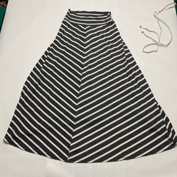 AB STUDIO skirt. Size medium - Picture 2 of 8